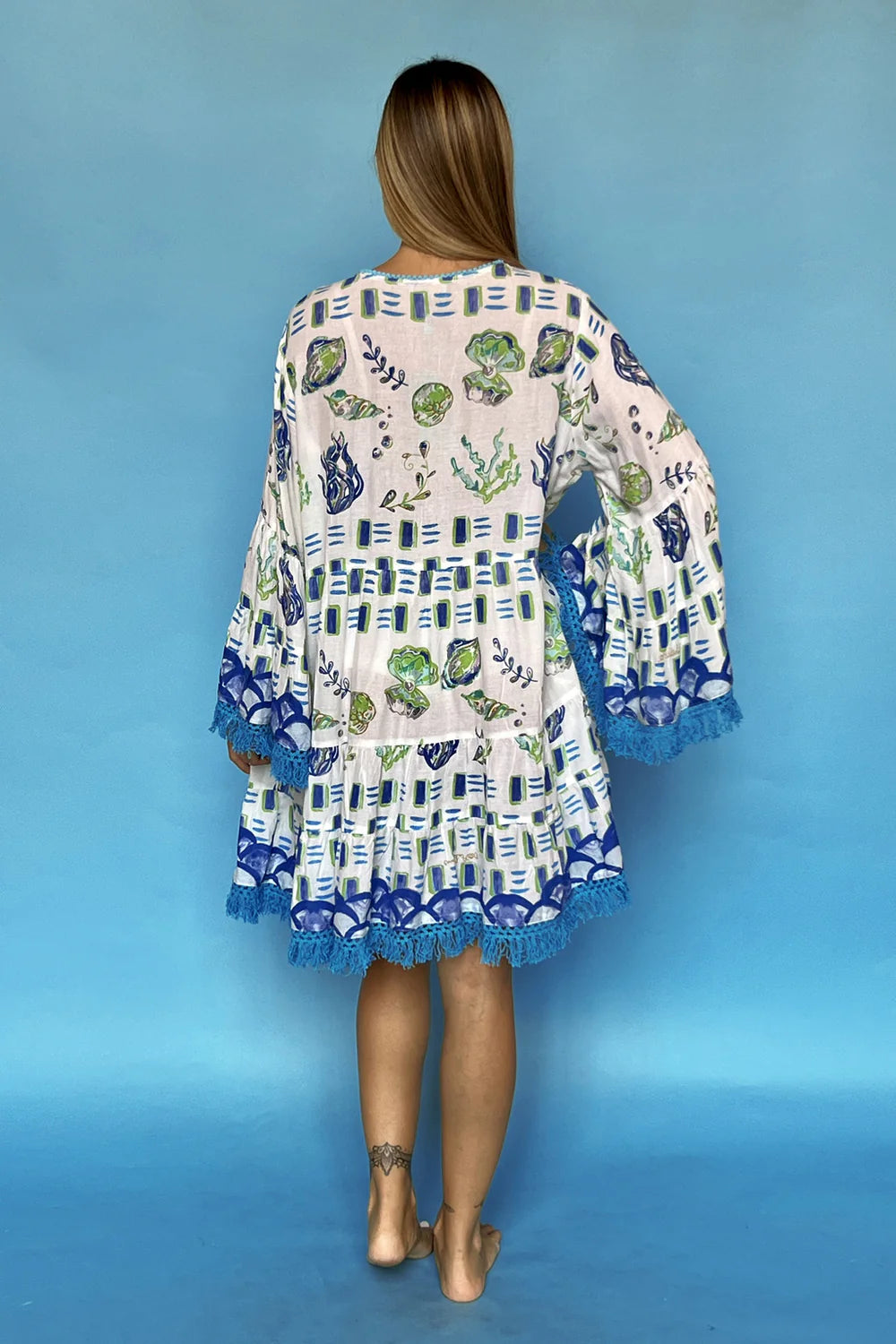 Short dress with V-neck