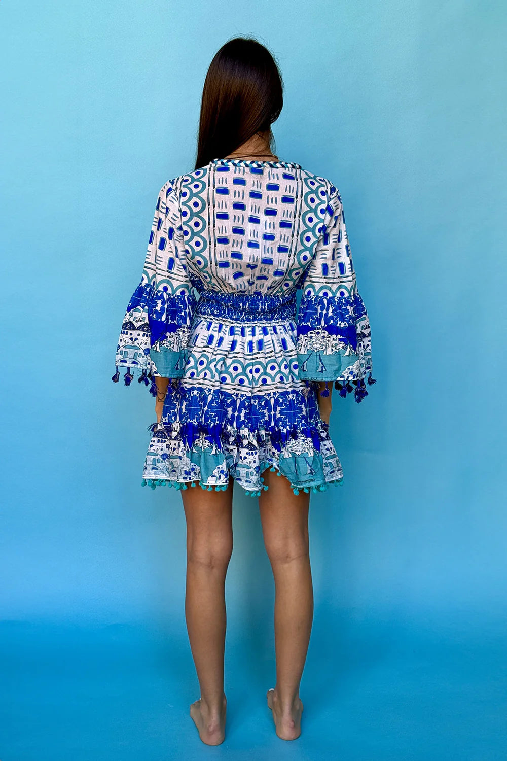 Short dress with V-neck