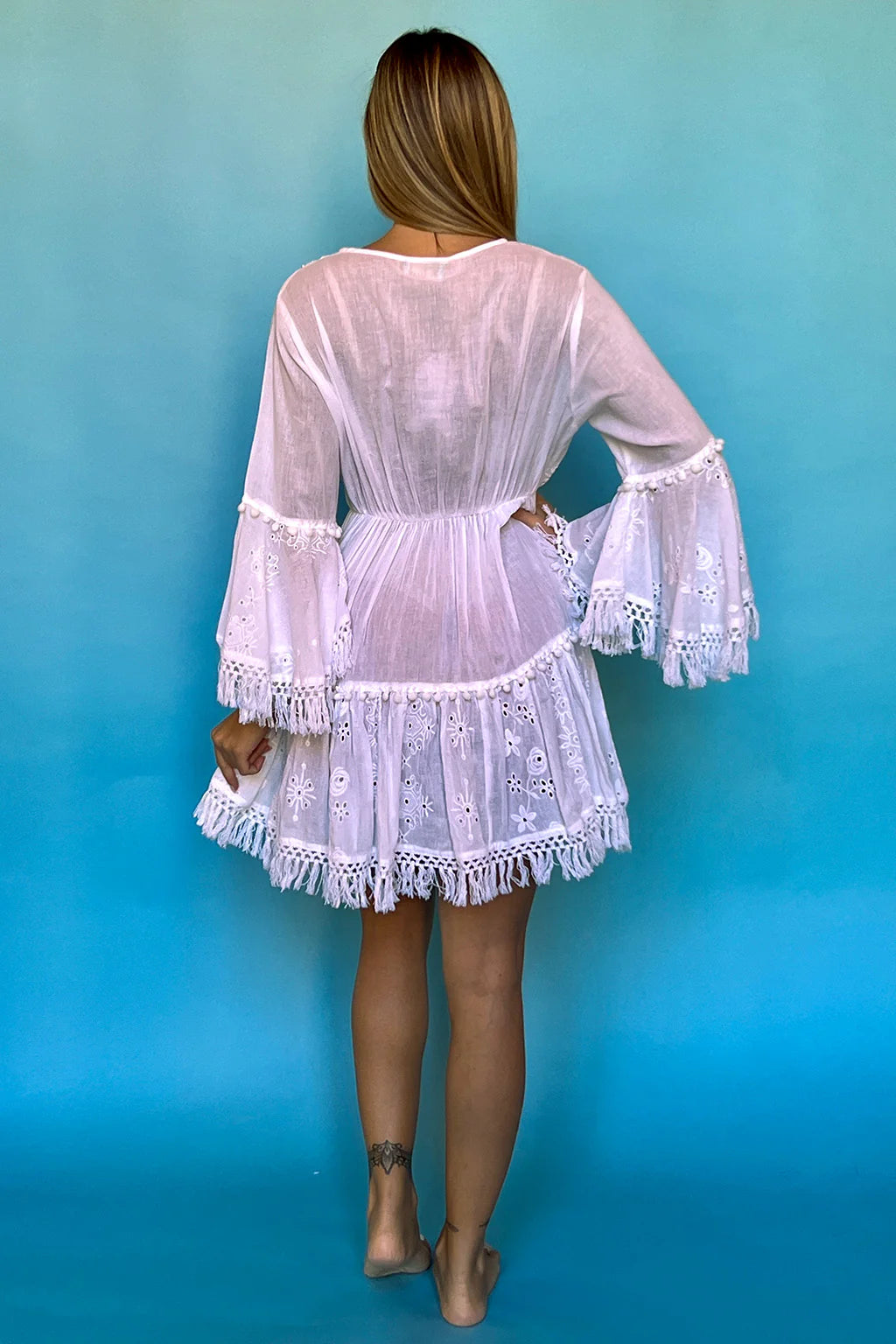 Short dress with V-neck